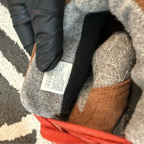 TOMS Women’s Summit Rawhide Gray Wool Waterproof Boots Size 7 - Picture 3 of 5